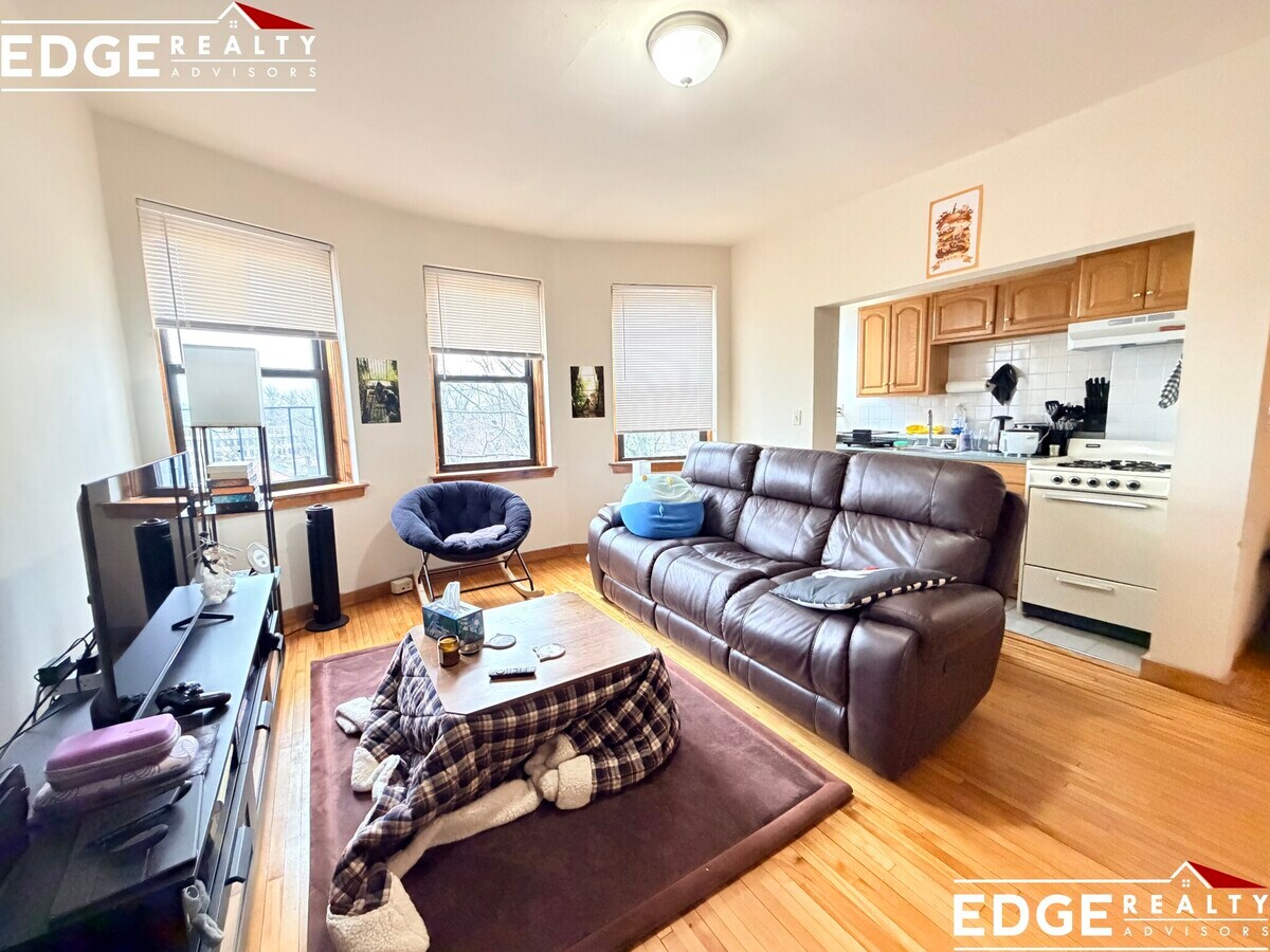 Photo - 160 Strathmore Rd Unit 1