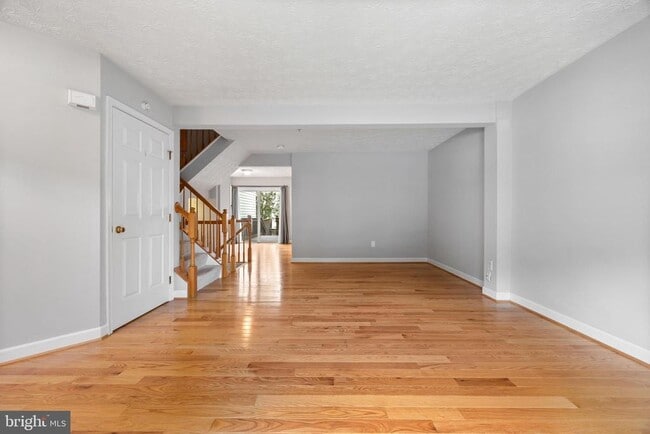 Building Photo - 2716 Mapleview Ct