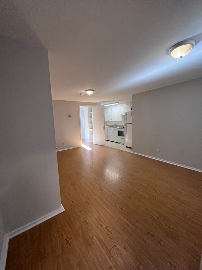 Building Photo - ONE BEDROOM APARTMENT IN THE HEART OF DARTMOUTH Unit 9