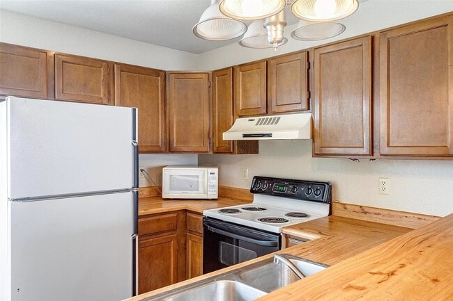 Photo - 2562 Astrozon Circle