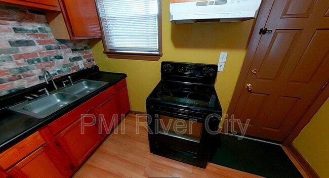 Photo - 237 E 21st St