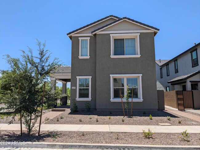 2207 W Paso Trl
