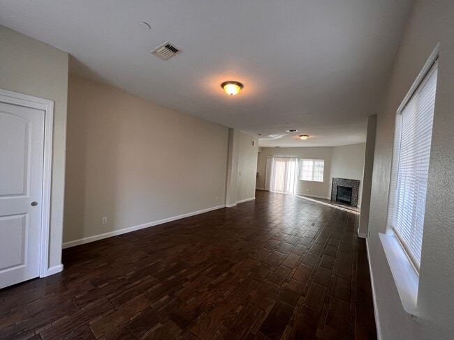 Photo - 415 Hetherington Cir