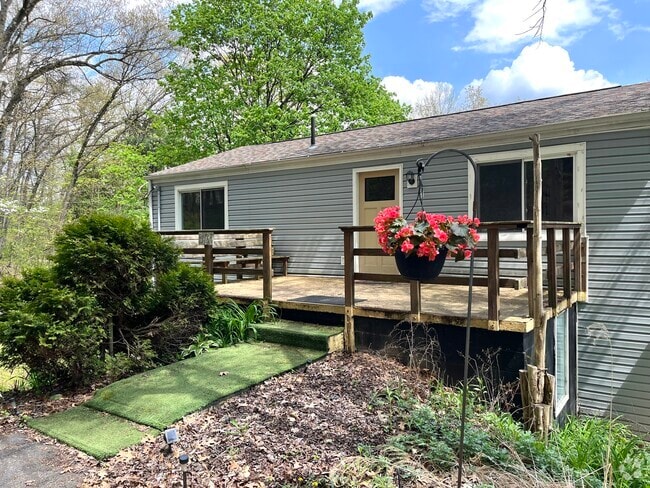 Building Photo - 116 Hickory Hill Ln Unit Top Rental
