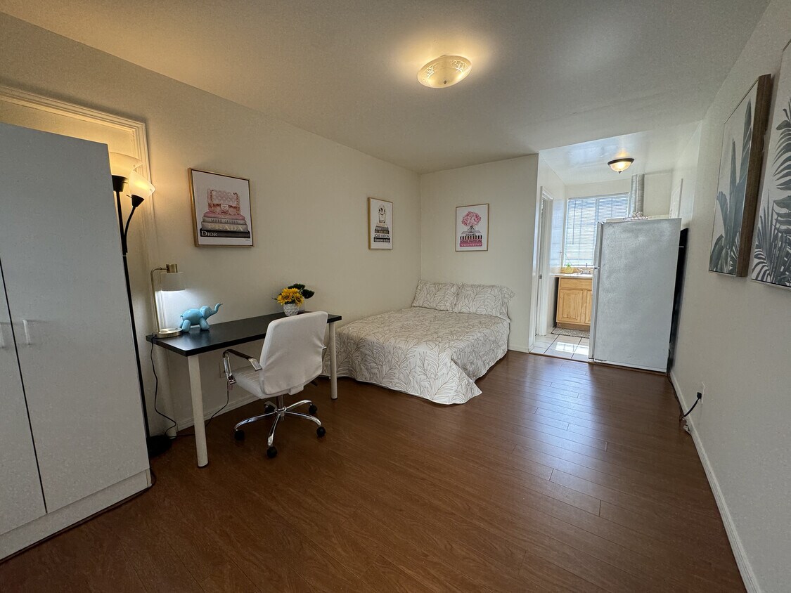 Photo - 1170 W 37th St (Los Angeles, CA)
