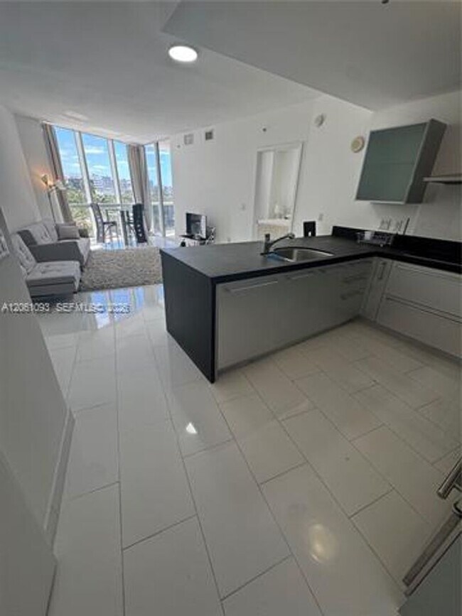 Photo - 18201 Collins Ave