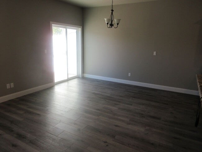 Photo - Move-In Discount - 3 bedroom, 2.5 bath - Heart of Cedar City!