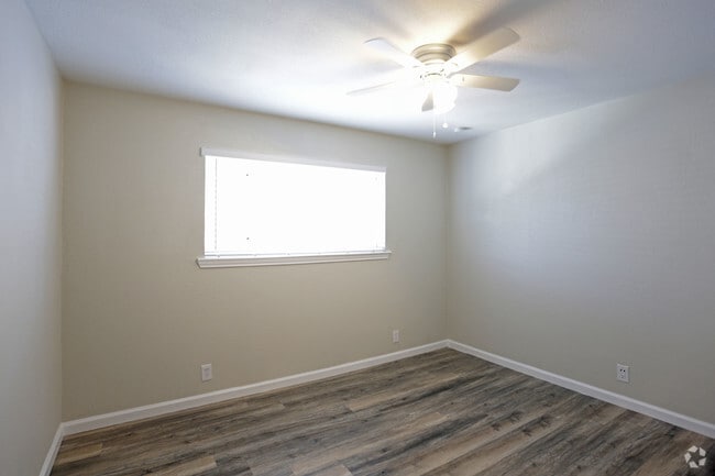 2BR,2BA - 810SF - BEDROOM