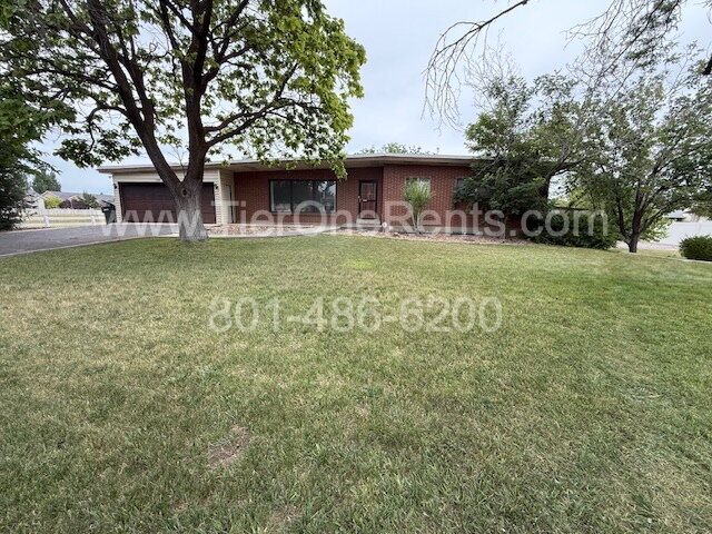 Building Photo - NO DEPOSIT Option Available for Qualified ... Rental