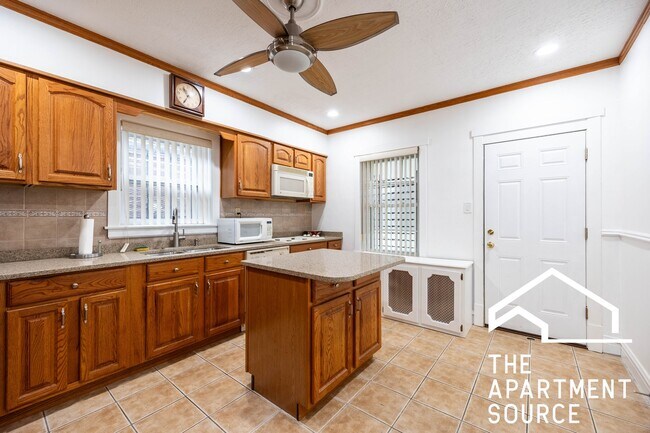 Photo - 2305 N Melvina Ave Unit 1