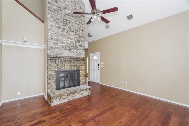 Photo - 837 Foxridge Dr