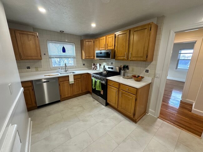 Building Photo - 5 Bishop Rd Unit 4