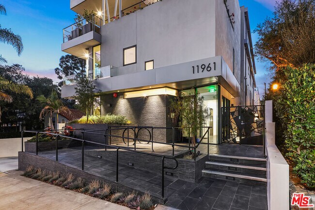 11961 Dorothy St Unit 2