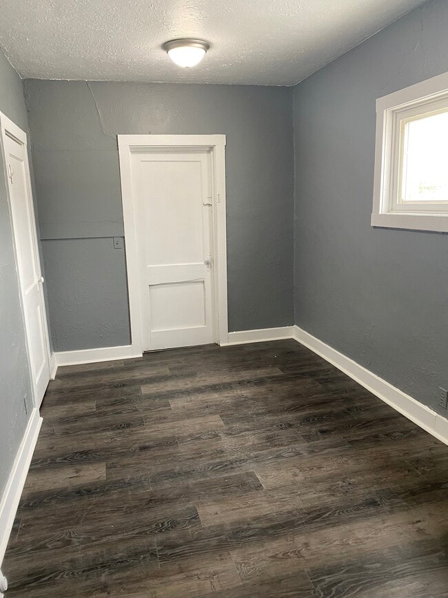 Photo - 103 W Main St