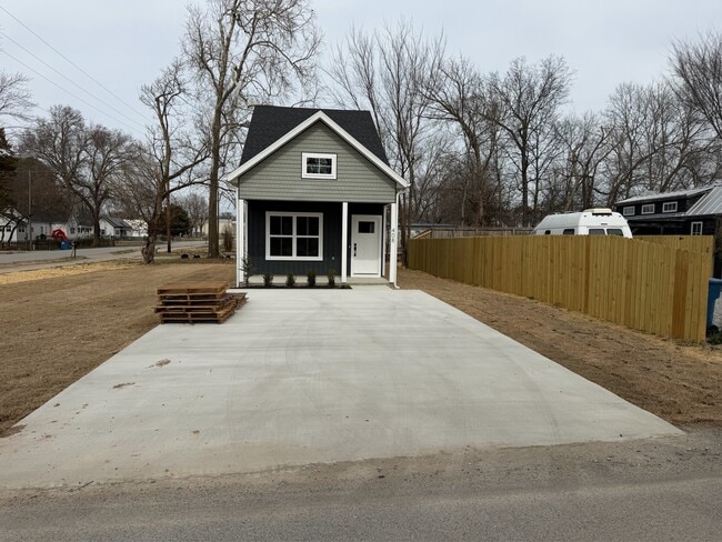 Photo - 408 2nd Ave SE