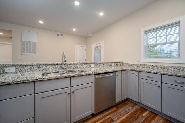 Building Photo - 41 Mary Helen Pl