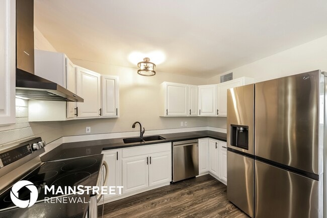 Photo - 1328 E Christy Dr