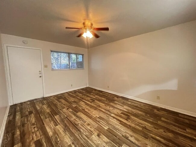 Photo - 1037 E 44th St Unit 205