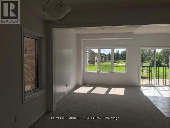 Photo - 185 Werry Ave