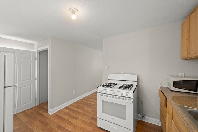 Photo - 303 Linwood St Unit 1/2