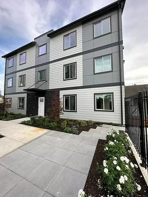 Photo - Pacific Apartments