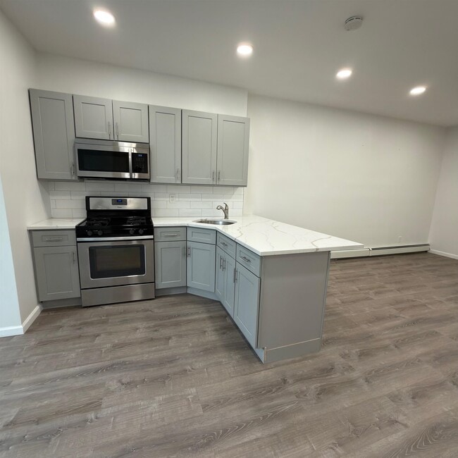 Photo - 737 Montgomery St Unit 3