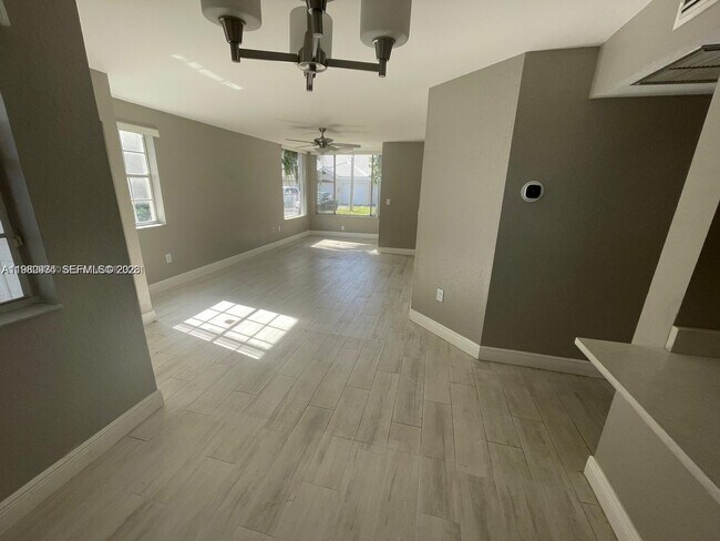 Photo - 2811 N Oakland Forest Dr Unit 110