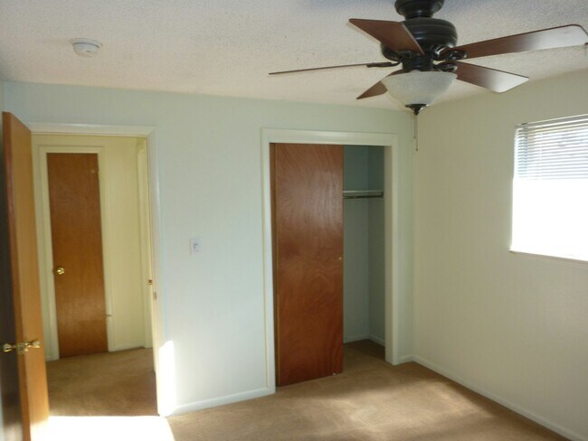 Photo - 2955-2959 Newton St