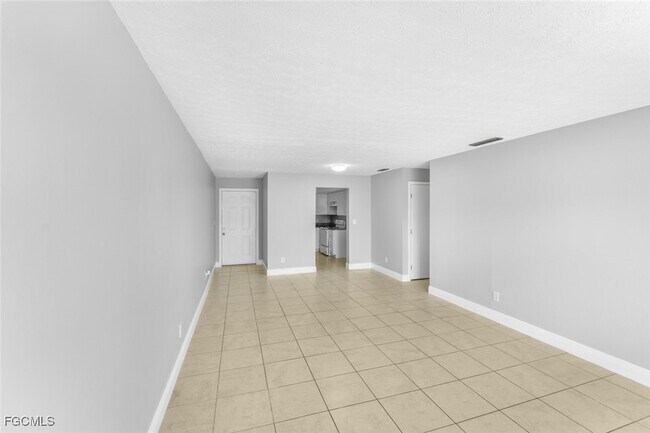 Photo - 2935 SE 15th Pl Unit 2