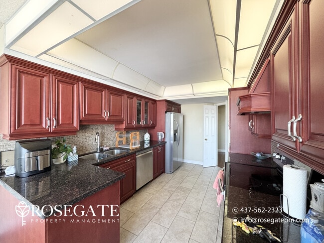 Photo - All-Inclusive 2-Bedroom + Den Corner Condo with Garage & Parking in Brampton Unit 1501