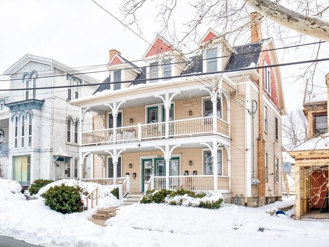 Building Photo - 418 11th St Unit 4