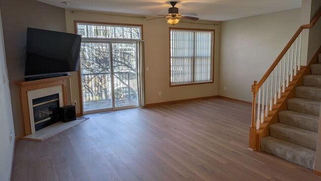 Photo - Amazing Apple Valley Townhome 4bd 3.5 Bath!!!