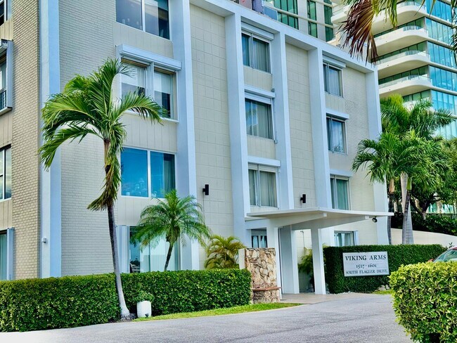 Building Photo - 1527 S Flagler Dr Unit 206f