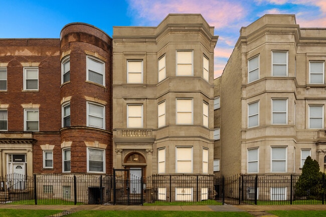Building Photo - 5439 S Indiana Ave Unit 2