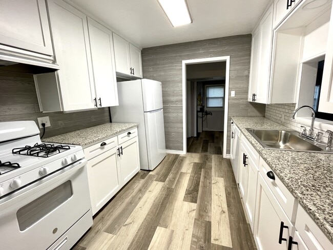 Photo - 61 15th Ave NW