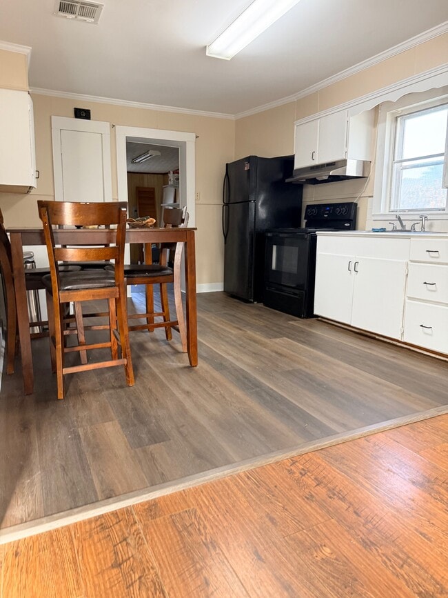 Kitchen & Breakfast Area - 828 Bourque Rd