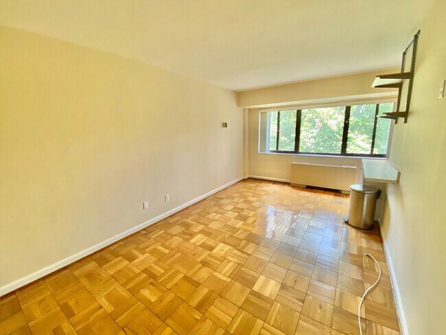 Photo - Wilshire Park Condo Studio with Den with Park views in Cleveland Park! Unidad 706