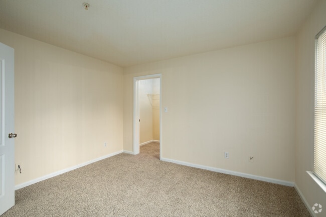 3 habitaciones, 2 baños, 966 pies cuadrados, dormitorio principal - Jamestown Commons for Adults 55+