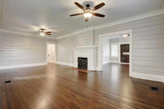 Photo - 6bed/3bath House in West Campus