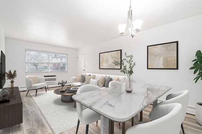 Photo - Lindsay Court Apartments