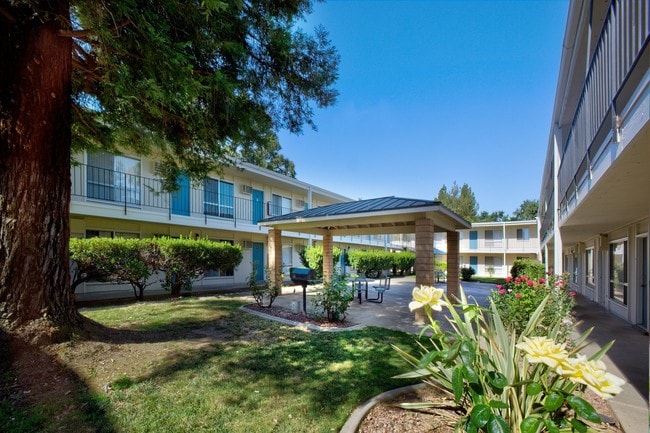 Photo - Fair Oaks Apartments