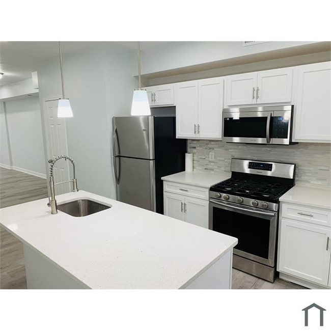 Photo - 820 N Lakewood Ave