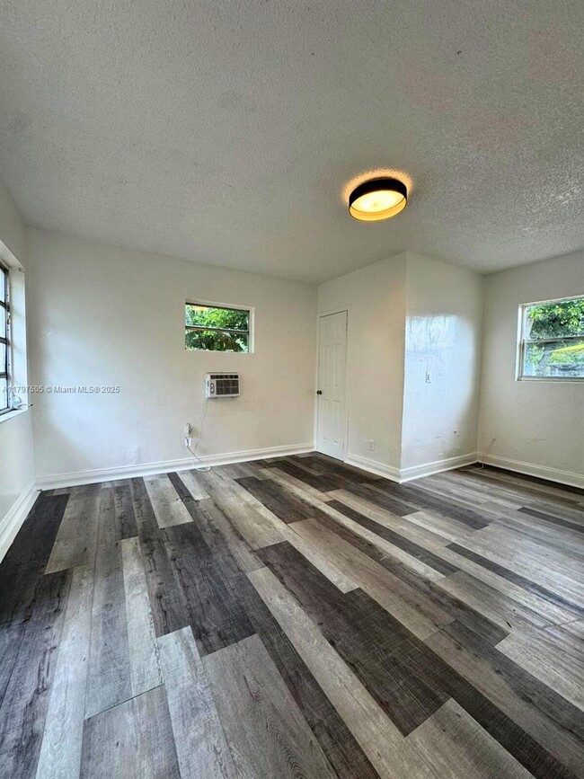 Photo - 1030 NW 106th St Apartamento Unidad B