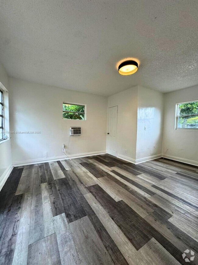 Building Photo - 1030 NW 106th St Unit B Rental