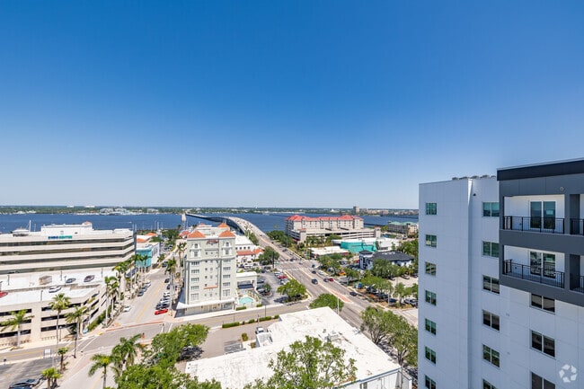 Skyline Rooftop View - Nine20 Manatee