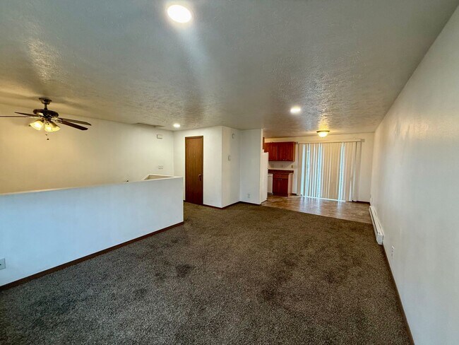 Photo - 4905 - York Duplex Unit 1