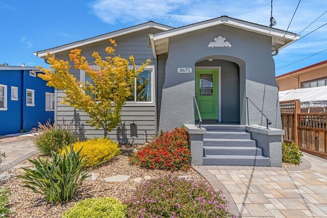 Building Photo - Charming Updated Oakland Home for Lease