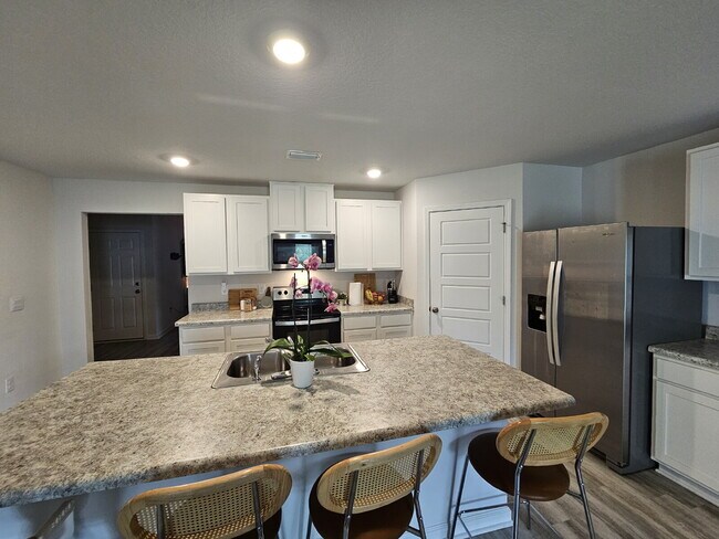 "Experience Comfort and Style in this 4-Bed Oasis with Granite Elegance"