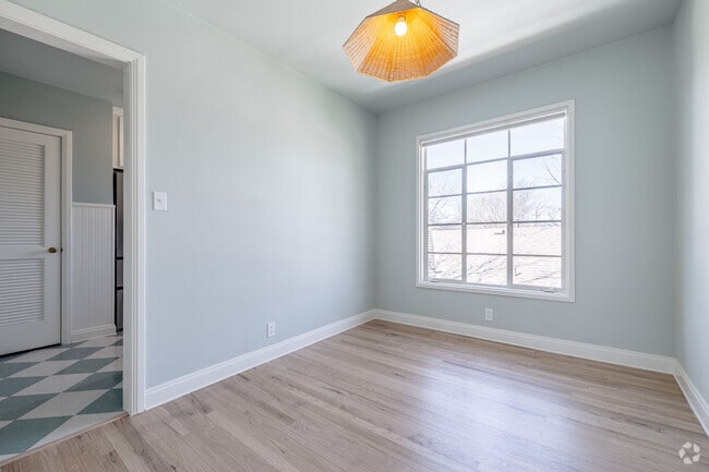 2BR, 1BA - 866SF - Comedor - Windsor Gardens Apartamentos