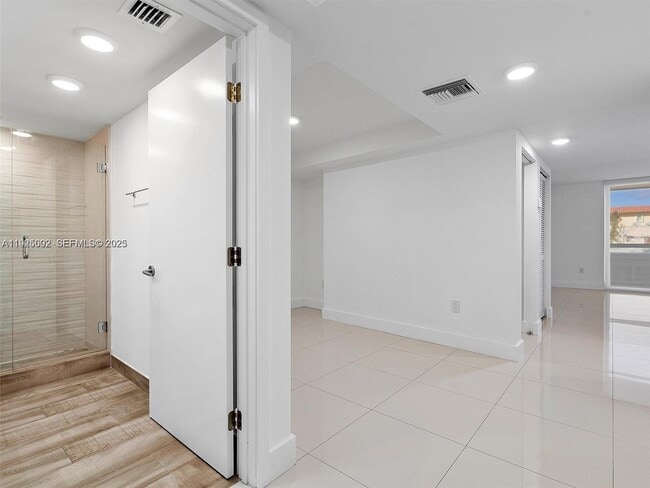 Photo - 9261 E Bay Harbor Dr Unit 501